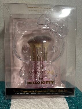 Impressions Hello Kitty Pink & Gold Supercute Signature Brush Gift Set NIB